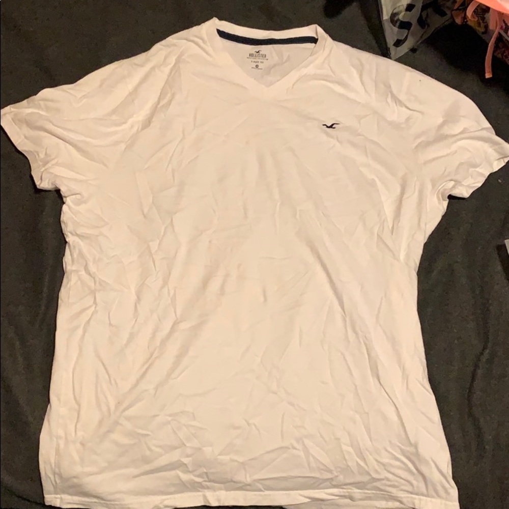 white hollister tee